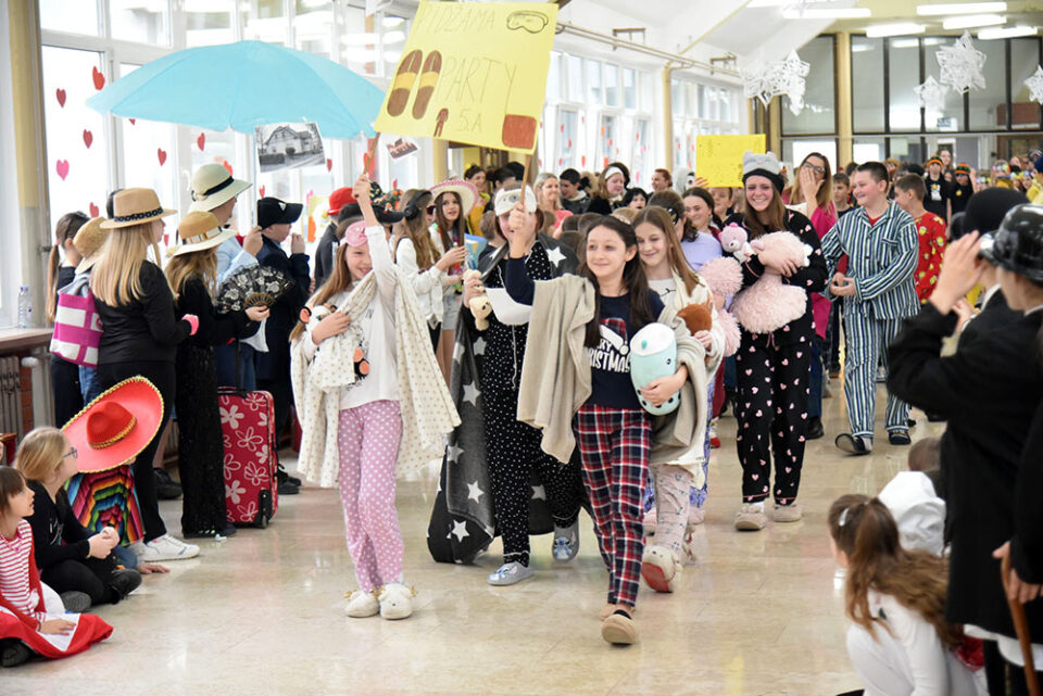 Veseli školski maskenbal